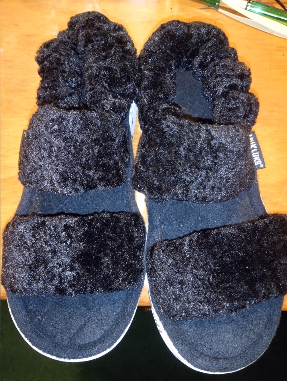 NWOT MukLuk Black Fuzzy, Soft, Cushioned Slide Sandals With Ankle Straps Size~7.